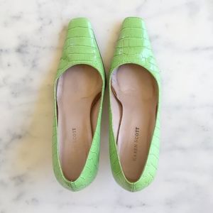 Karen Scott Leather Upper Lime Crocodile Pump with 3" heels.